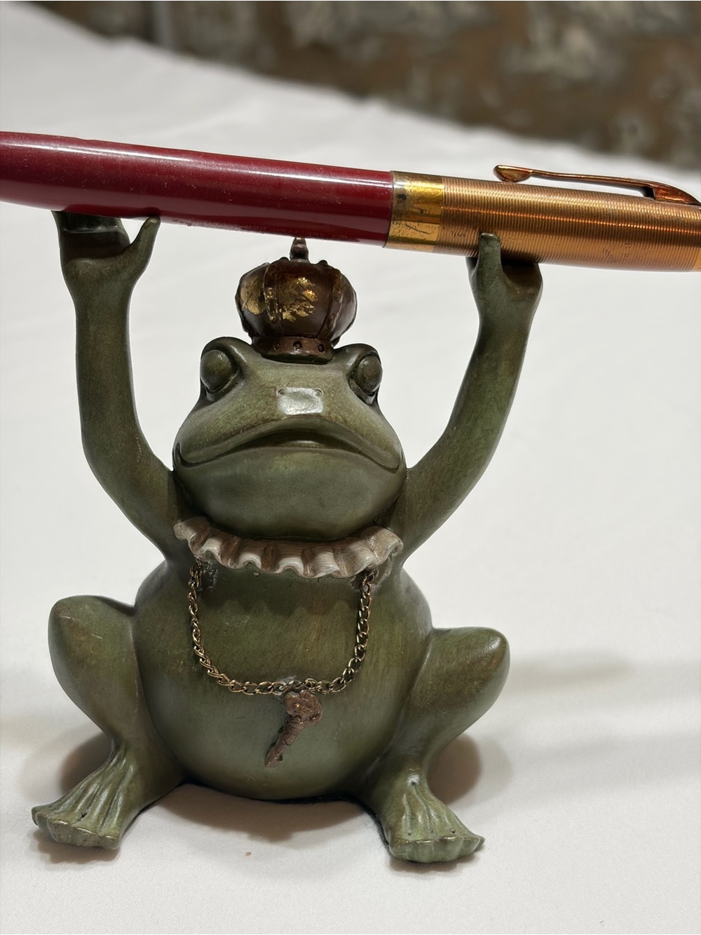 Crowned Frog Pen Holder Sculpture in Green